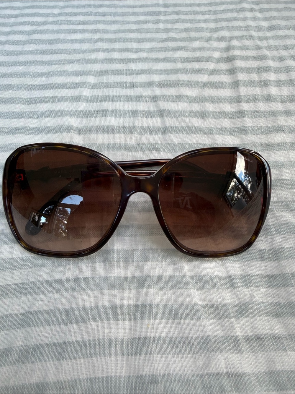 CHANEL Oversized Brown Tortoiseshell Gradient Sunglasses
